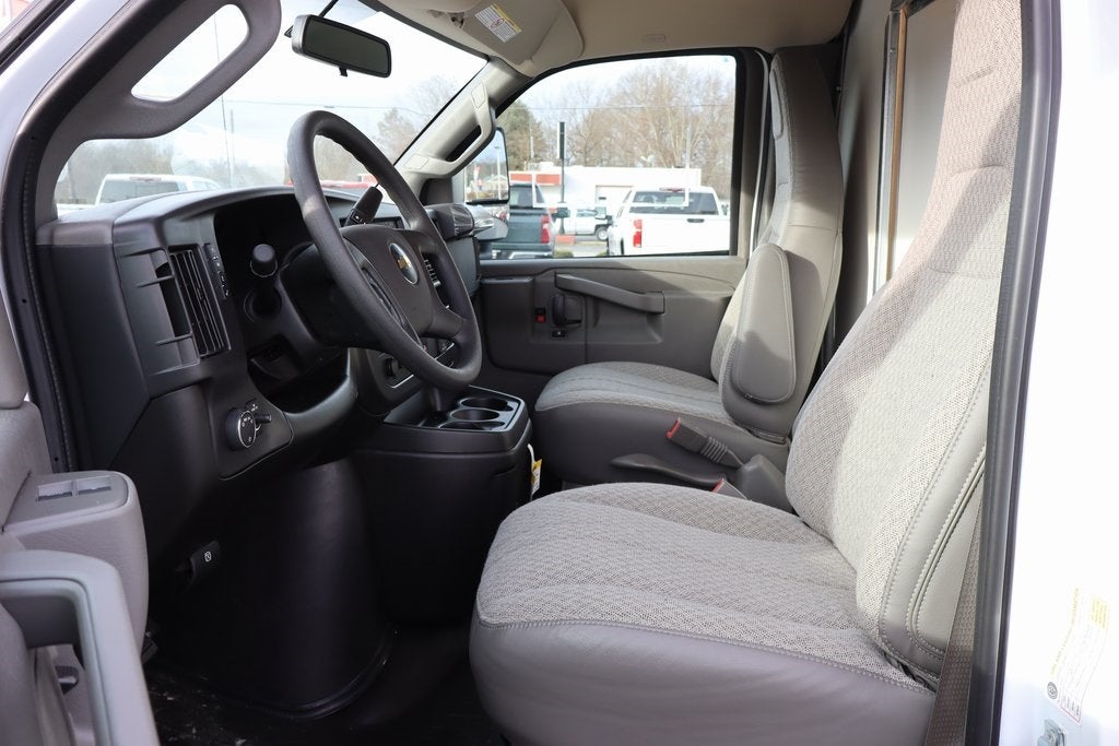 2025 Chevrolet Express 3500 Work Van Cutaway W/ 12' Aerocell Box