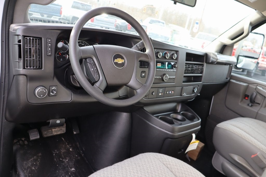 2025 Chevrolet Express 3500 Work Van Cutaway W/ 12' Aerocell Box