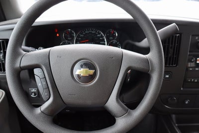 2025 Chevrolet Express 3500 Work Van Cutaway w/ 14' Unicell Box Van