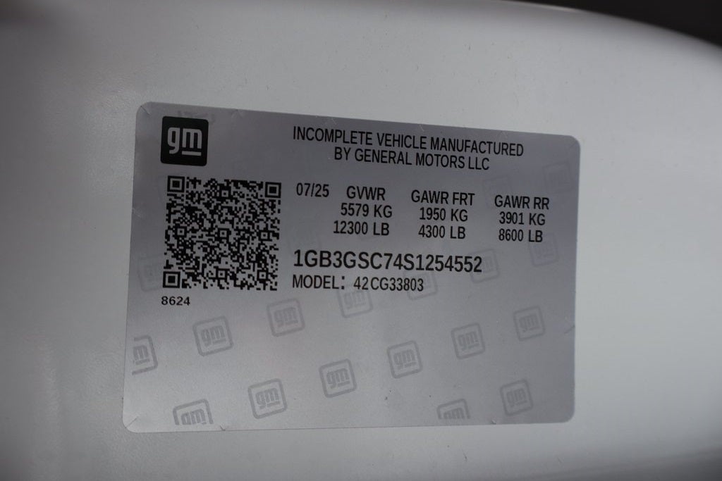 2025 Chevrolet Express 3500 Work Van Cutaway w/ 14' Unicell Box Van