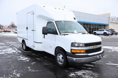 2025 Chevrolet Express 3500 Work Van Cutaway w/ 14' Unicell Box Van