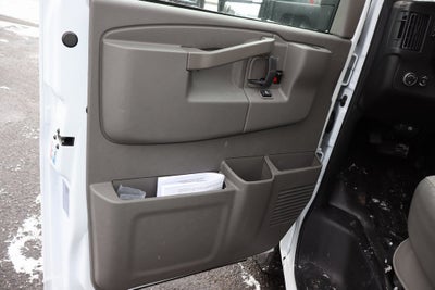 2025 Chevrolet Express 3500 Work Van Cutaway w/ 14' Unicell Box Van