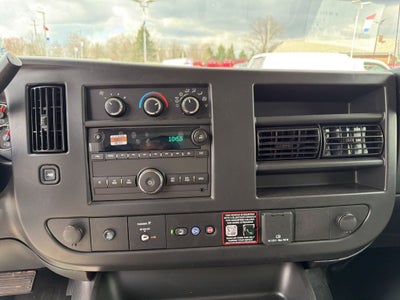 2025 Chevrolet Express 3500 Work Van Cutaway w/ 14' Unicell Box Van