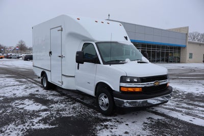 2025 Chevrolet Express 3500 Work Van Cutaway w/ 14' Unicell Box Van