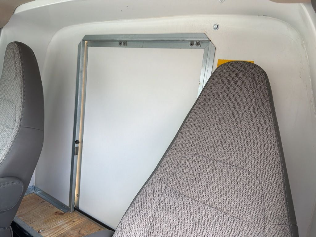 2025 Chevrolet Express 3500 Work Van Cutaway w/ 14' Unicell Box Van
