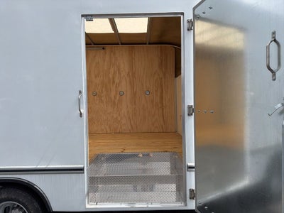 2025 Chevrolet Express 3500 Work Van Cutaway w/ 14' Unicell Box Van