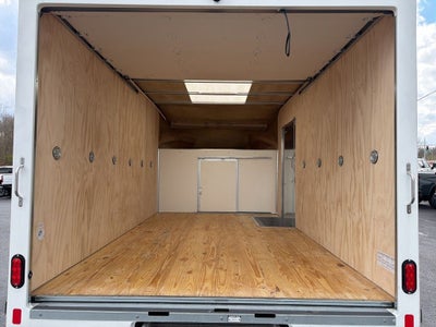 2025 Chevrolet Express 3500 Work Van Cutaway w/ 14' Unicell Box Van