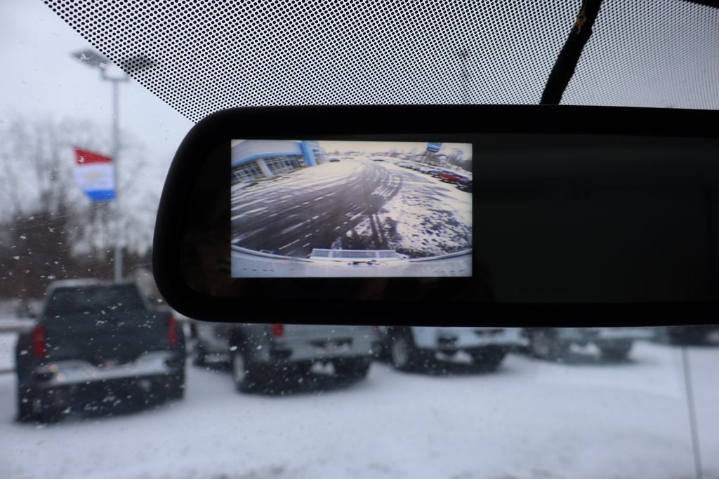 2025 Chevrolet Express 3500 Work Van Cutaway w/ 14' Unicell Box Van