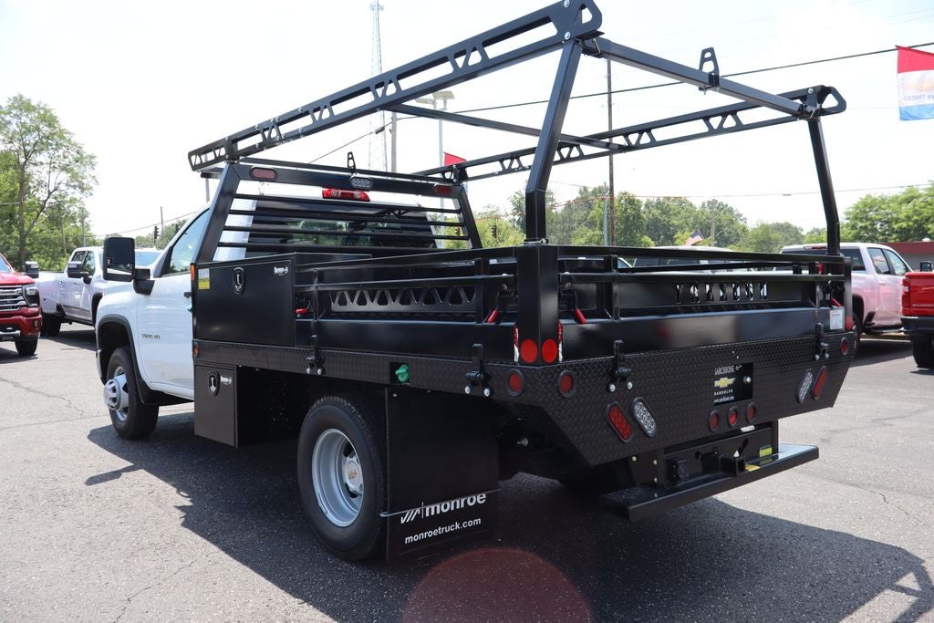 2026 Chevrolet Silverado 3500HD Work Truck w/ 9.5' Pro-Contractor Platform
