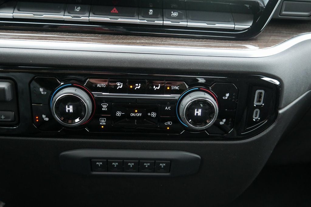 2025 Chevrolet Silverado 3500HD LT w/ 8' Knapheide Service Body