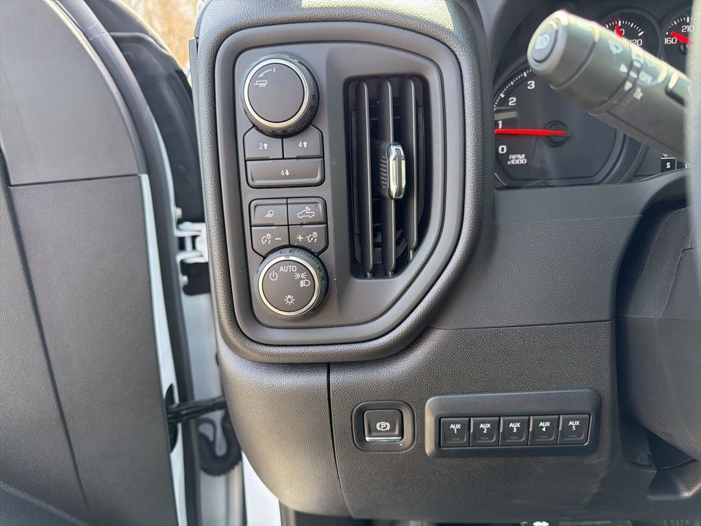 2025 Chevrolet Silverado 3500HD Work Truck w/ 8' Knapheide Service Body