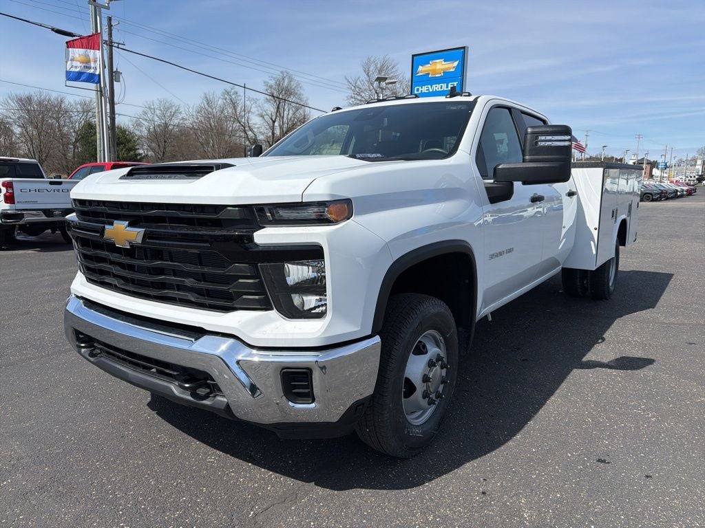2026 Chevrolet Silverado 3500HD Work Truck w/ 9' Reading Aluminum Service Body