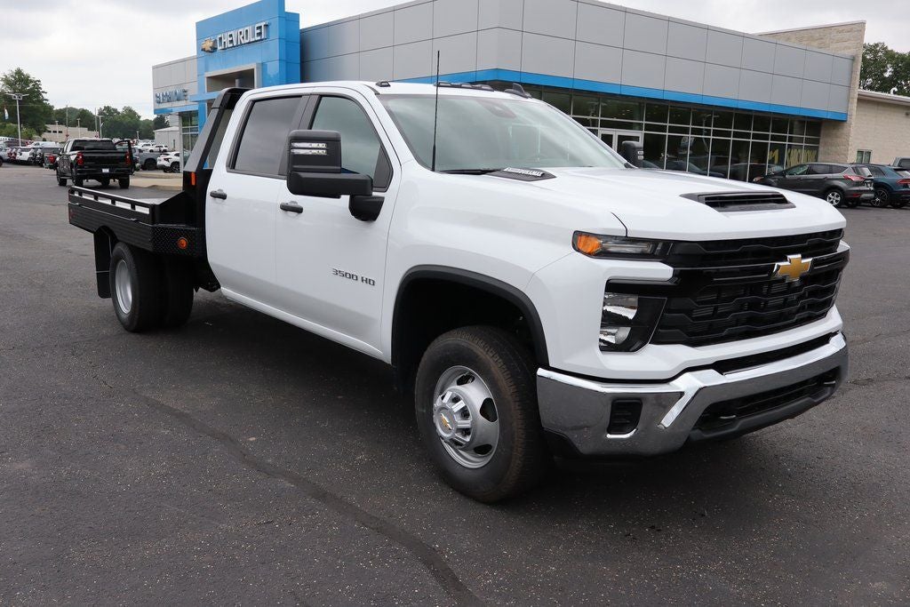 2025 Chevrolet Silverado 3500HD Work Truck w/ 9' Hillsboro Gooseneck Flatbed