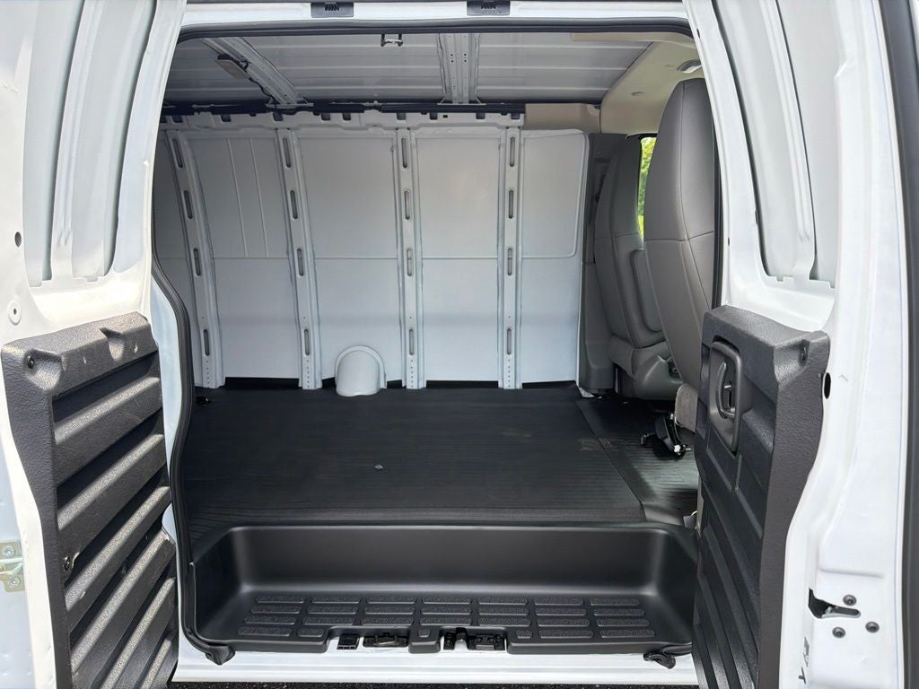 2026 Chevrolet Express 2500 Work Van Cargo