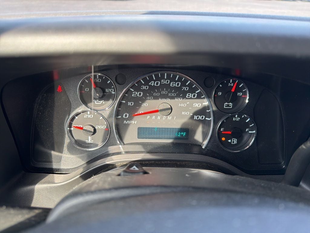 2025 Chevrolet Express 3500 Work Van w/ 11' Reading Enclosed Service Body Cutaway