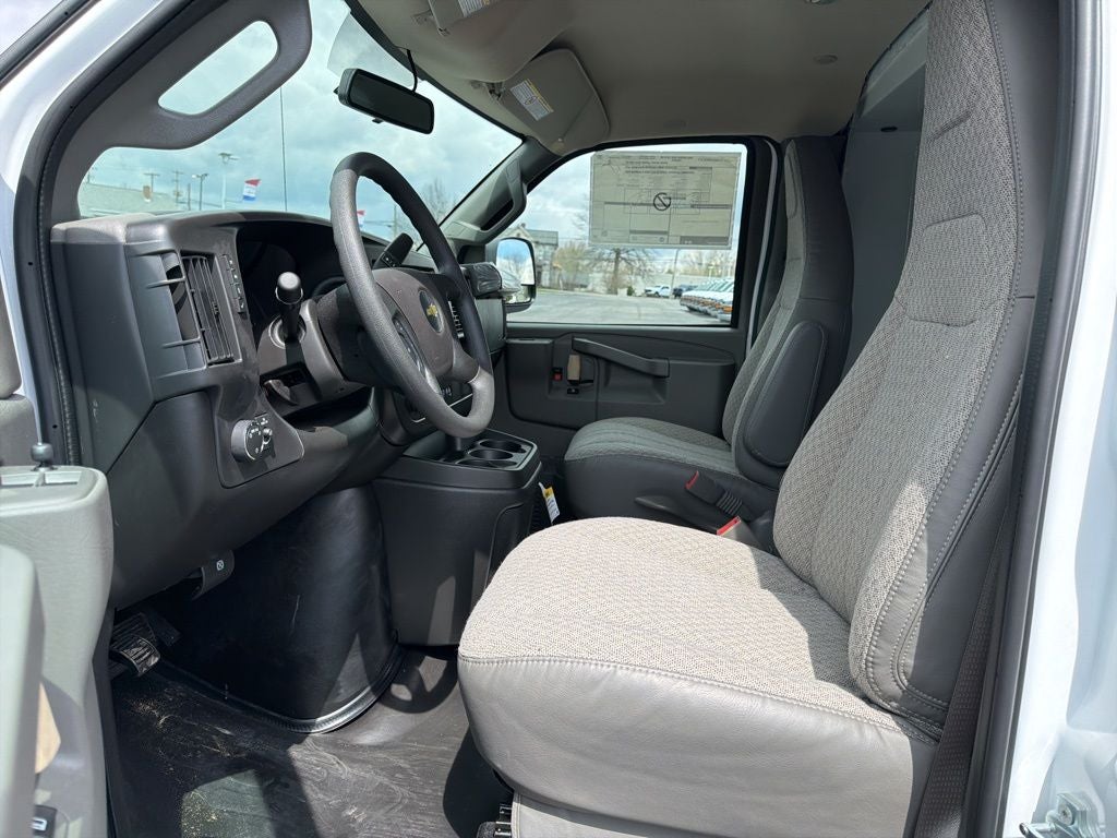 2026 Chevrolet Express 3500 Work Van 11' Reading Enclosed Service Body w/Latch-Matic