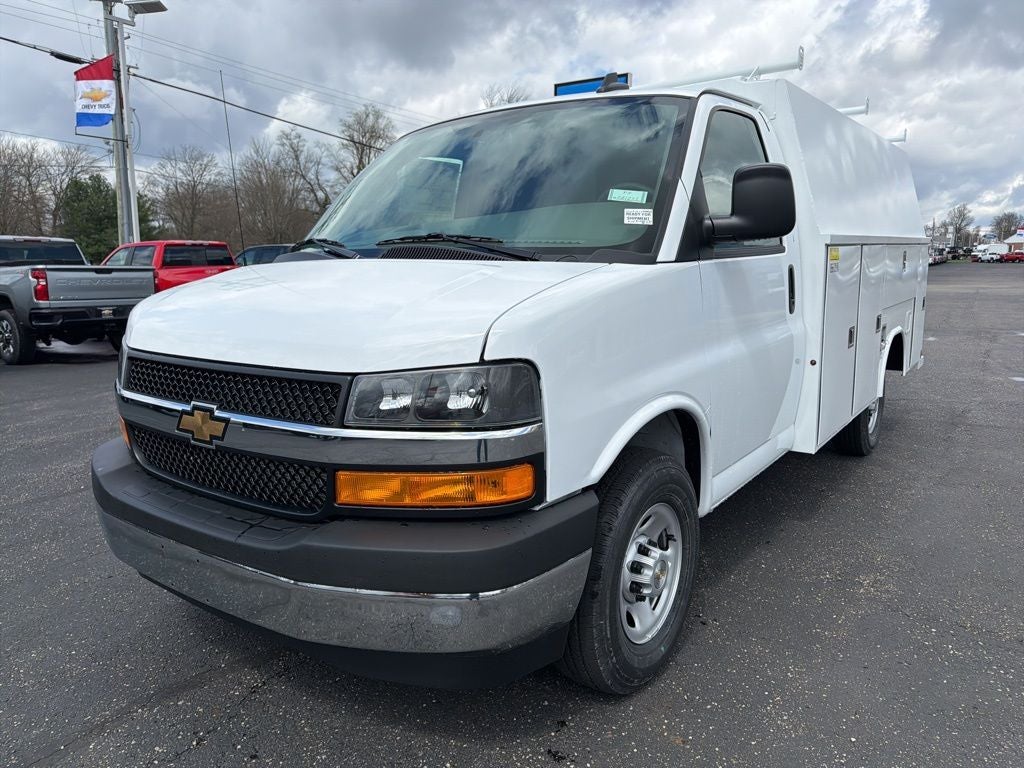 2026 Chevrolet Express 3500 Work Van 11' Reading Enclosed Service Body w/Latch-Matic