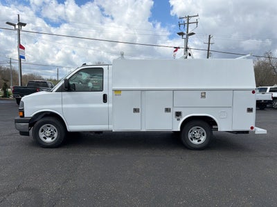 2026 Chevrolet Express 3500 Work Van 11' Reading Enclosed Service Body w/Latch-Matic