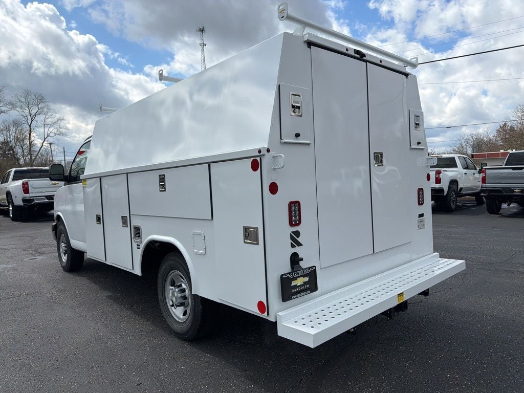 2026 Chevrolet Express 3500 Work Van 11' Reading Enclosed Service Body w/Latch-Matic