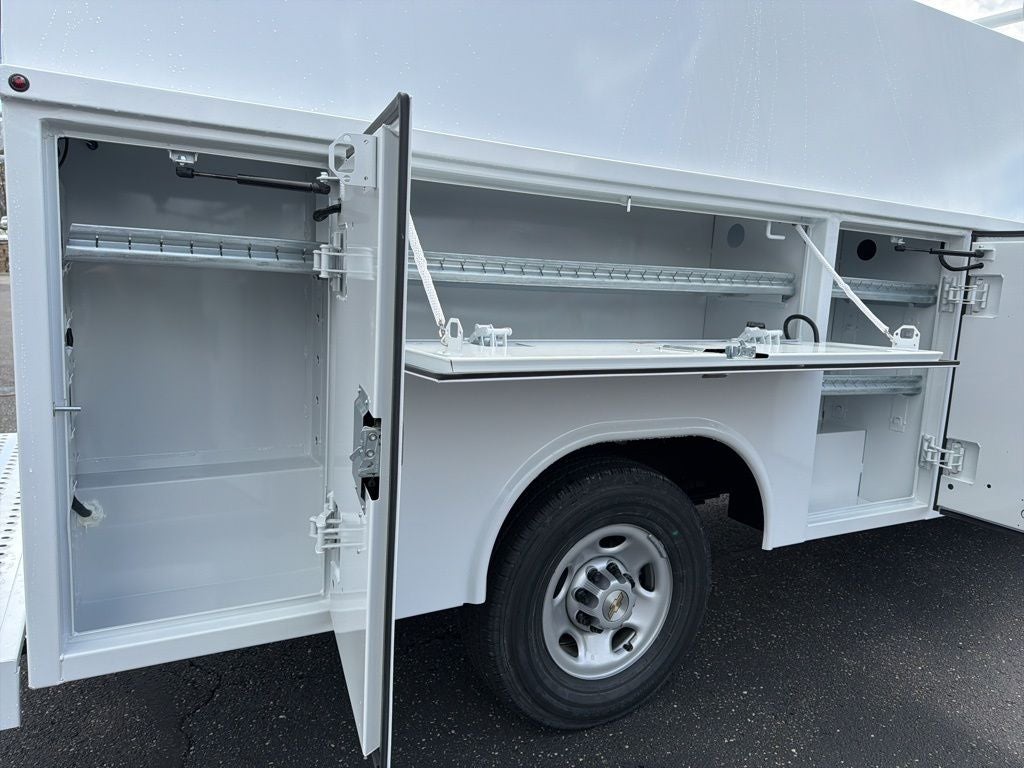 2026 Chevrolet Express 3500 Work Van 11' Reading Enclosed Service Body w/Latch-Matic
