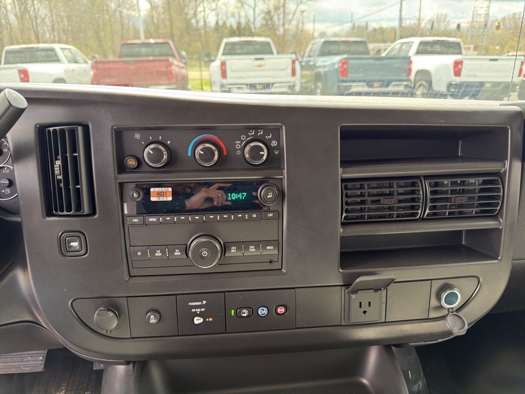 2026 Chevrolet Express 3500 Work Van 11' Reading Enclosed Service Body w/Latch-Matic