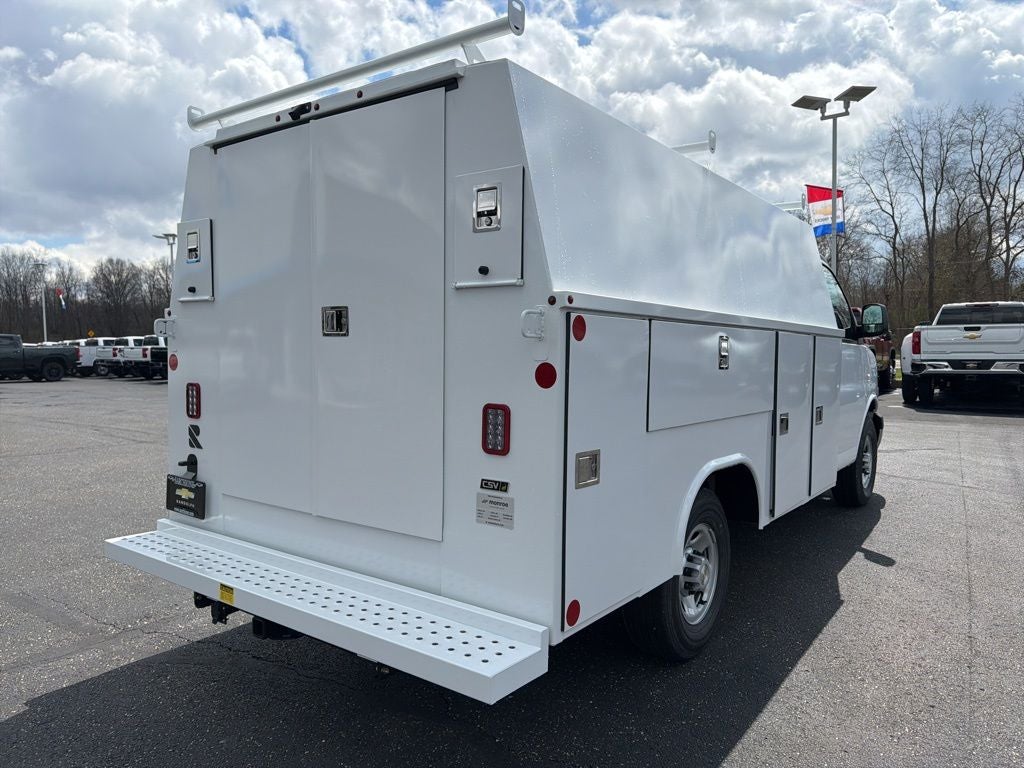 2026 Chevrolet Express 3500 Work Van 11' Reading Enclosed Service Body w/Latch-Matic