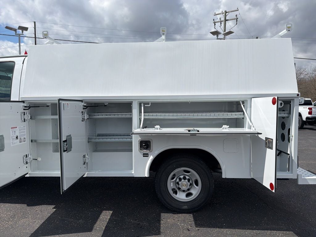 2026 Chevrolet Express 3500 Work Van 11' Reading Enclosed Service Body w/Latch-Matic