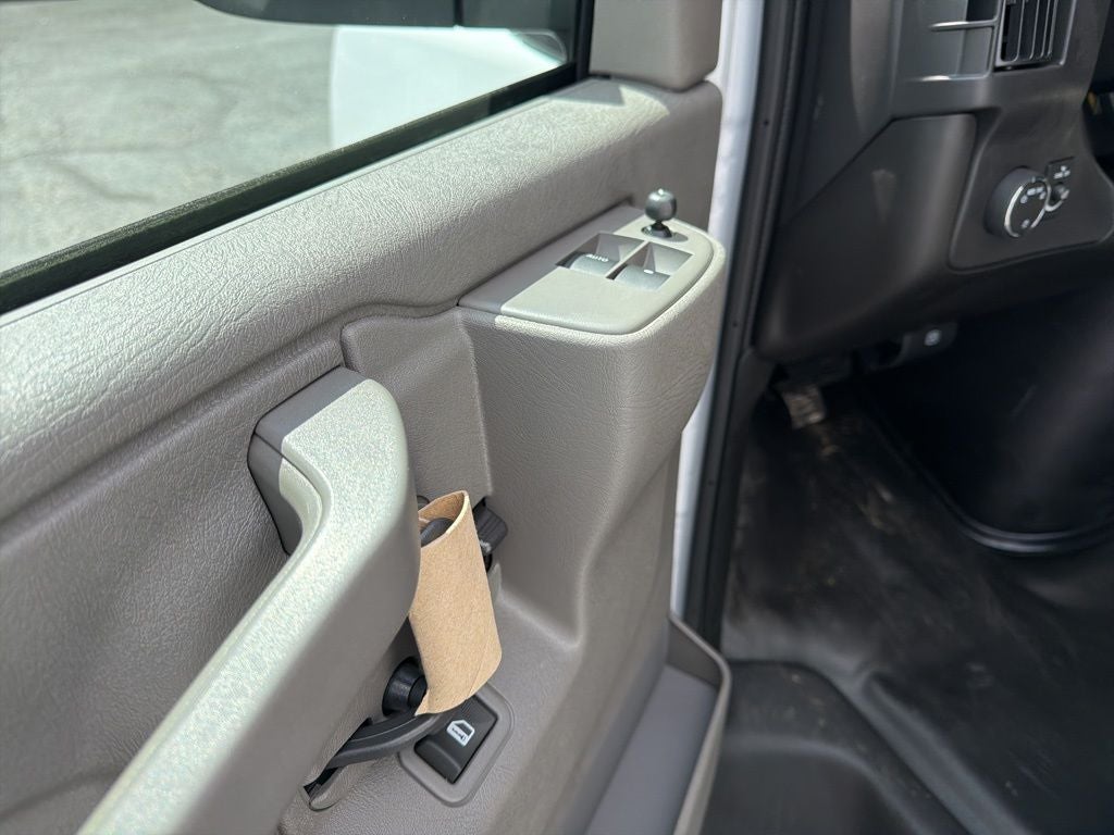 2026 Chevrolet Express 3500 Work Van 11' Reading Enclosed Service Body w/Latch-Matic