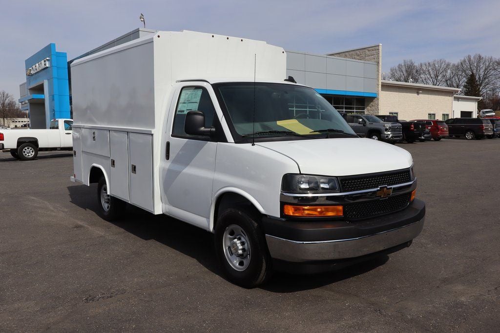 2026 Chevrolet Express 3500 Work Van w/ Reading Enclosed Service Body Cutaway