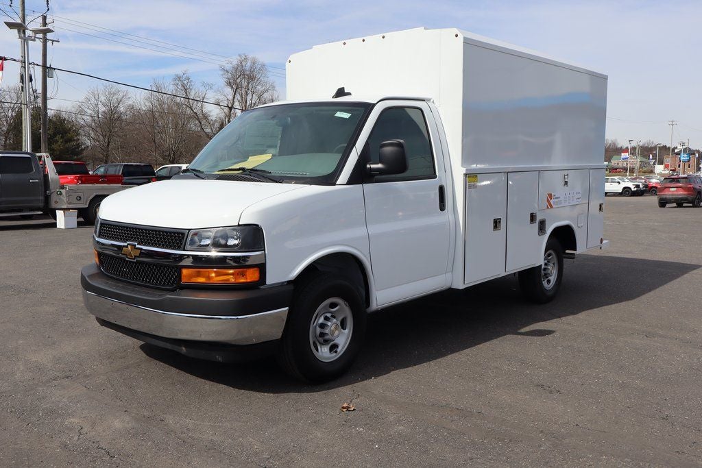 2026 Chevrolet Express 3500 Work Van w/ Reading Enclosed Service Body Cutaway