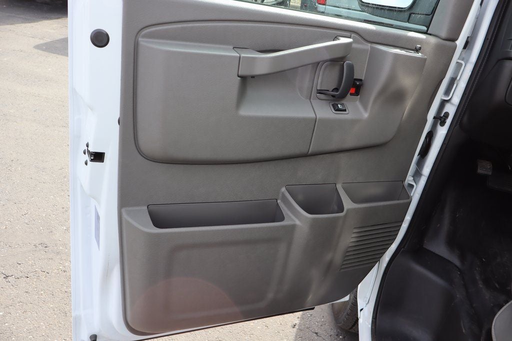 2026 Chevrolet Express 3500 Work Van w/ Reading Enclosed Service Body Cutaway