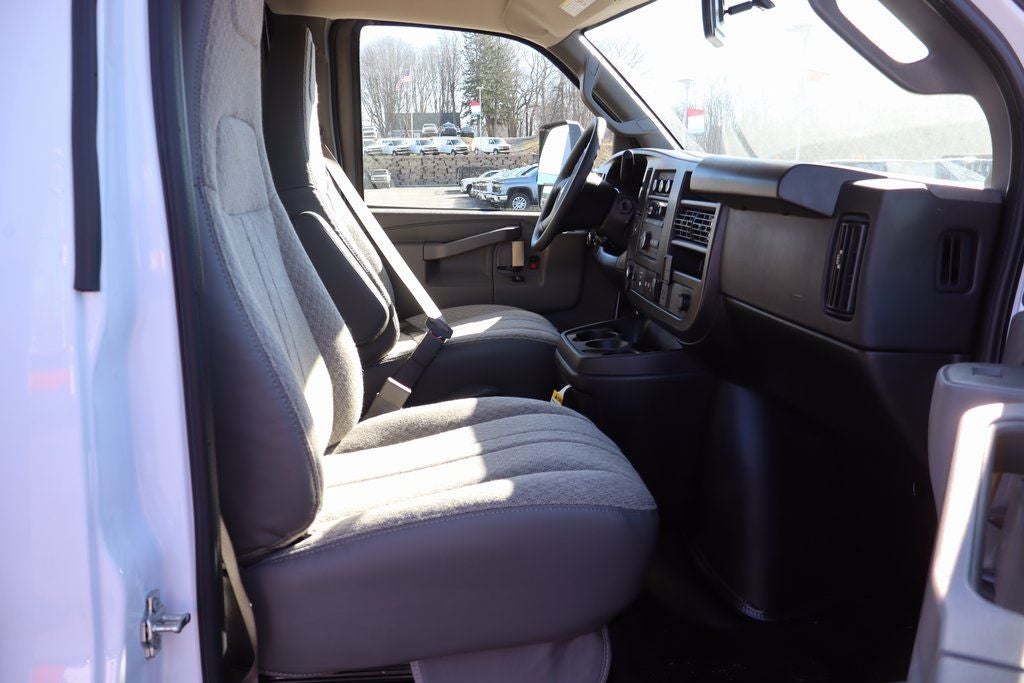 2026 Chevrolet Express 3500 Work Van w/ 16' Rockport FedEx-spec Box Van Cutaway