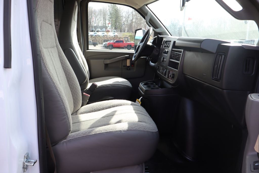 2026 Chevrolet Express 3500 Work Van w/ 16' Rockport FedEx-spec Box Van Cutaway
