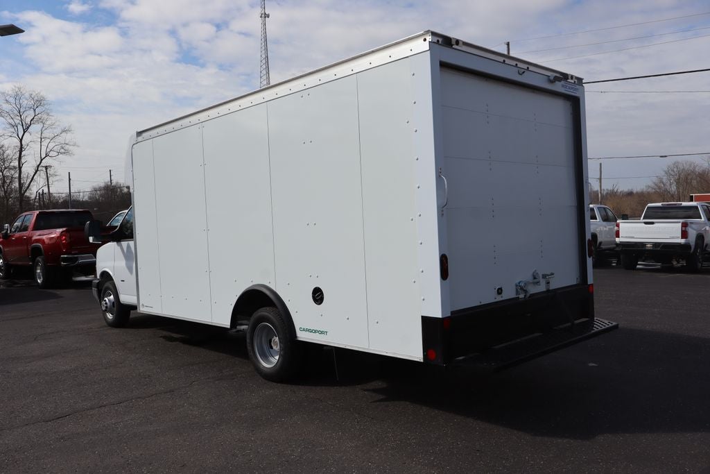 2026 Chevrolet Express 3500 Work Van w/ 16' Rockport FedEx-spec Box Van Cutaway