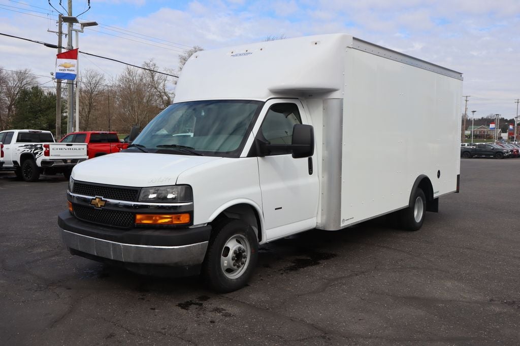 2026 Chevrolet Express 3500 Work Van w/ 16' Rockport FedEx-spec Box Van Cutaway
