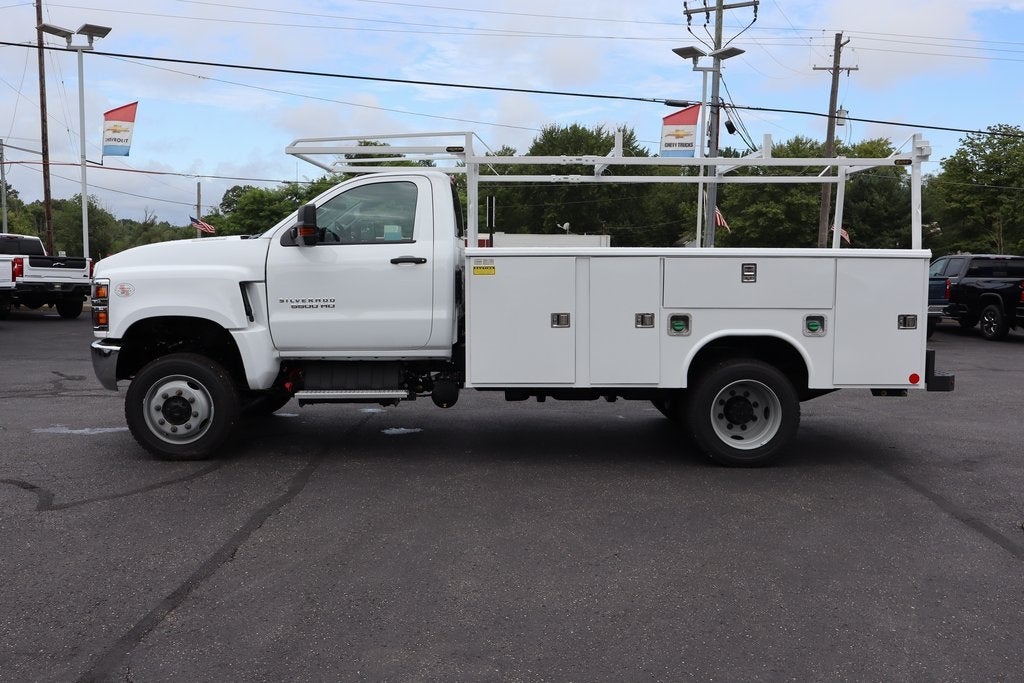 2024 Chevrolet Silverado 5500HD Medium Duty Work Truck w/ 11' Reading Aluminum Service Body