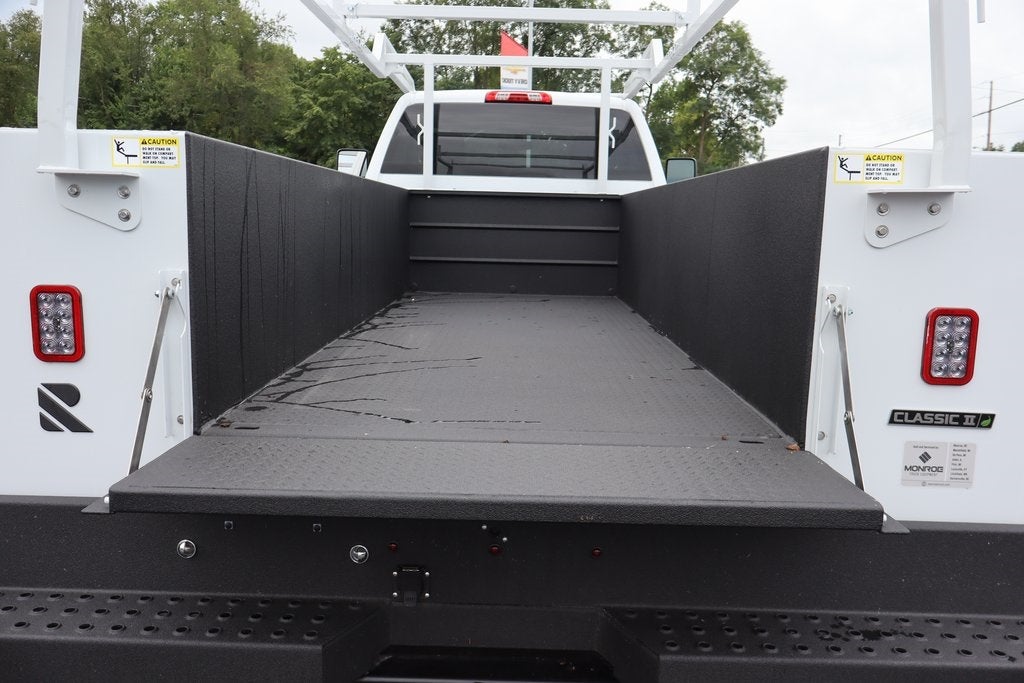2024 Chevrolet Silverado 5500HD Medium Duty Work Truck w/ 11' Reading Aluminum Service Body