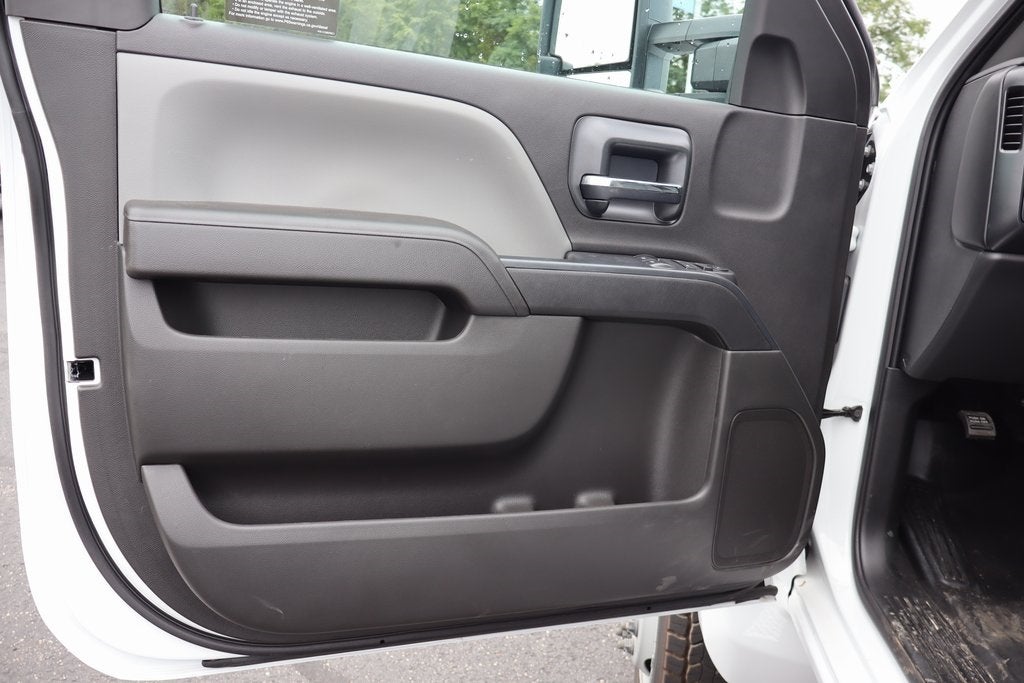 2024 Chevrolet Silverado 5500HD Medium Duty Work Truck w/ 11' Reading Aluminum Service Body