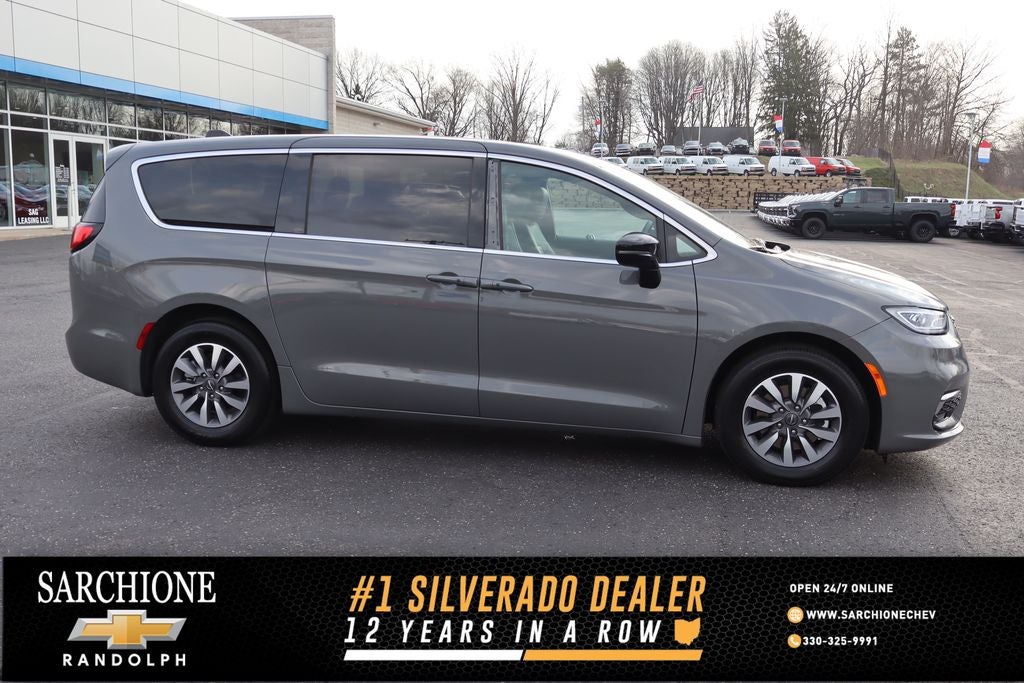 2025 Chrysler Pacifica Hybrid Select