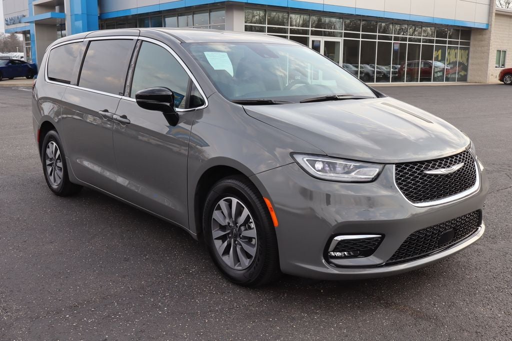 2025 Chrysler Pacifica Hybrid Select