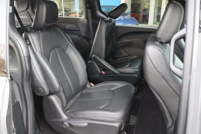 2025 Chrysler Pacifica Hybrid Select