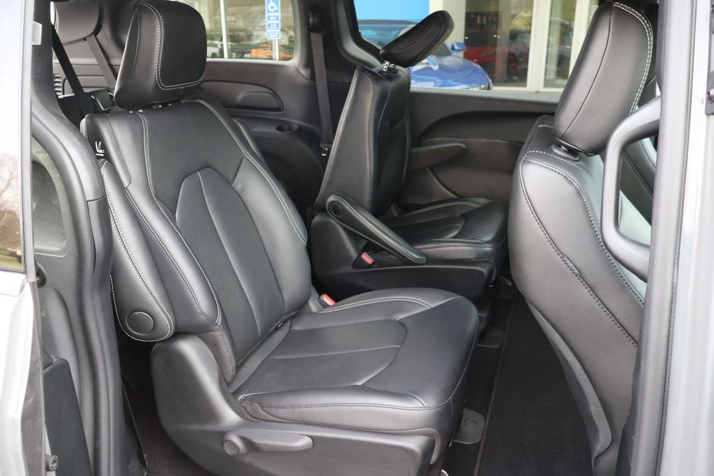 2025 Chrysler Pacifica Hybrid Select