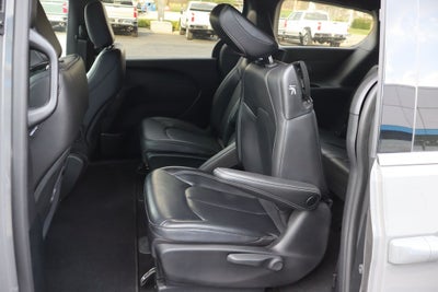 2025 Chrysler Pacifica Hybrid Select