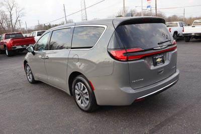 2025 Chrysler Pacifica Hybrid Select