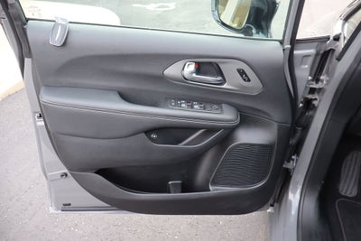 2025 Chrysler Pacifica Hybrid Select