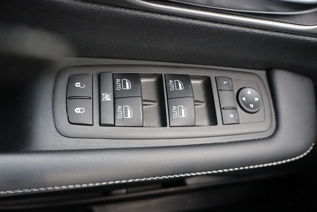 2025 Chrysler Pacifica Hybrid Select