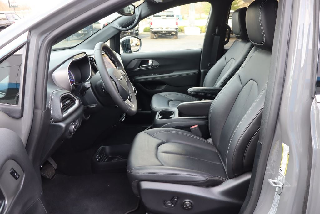 2025 Chrysler Pacifica Hybrid Select