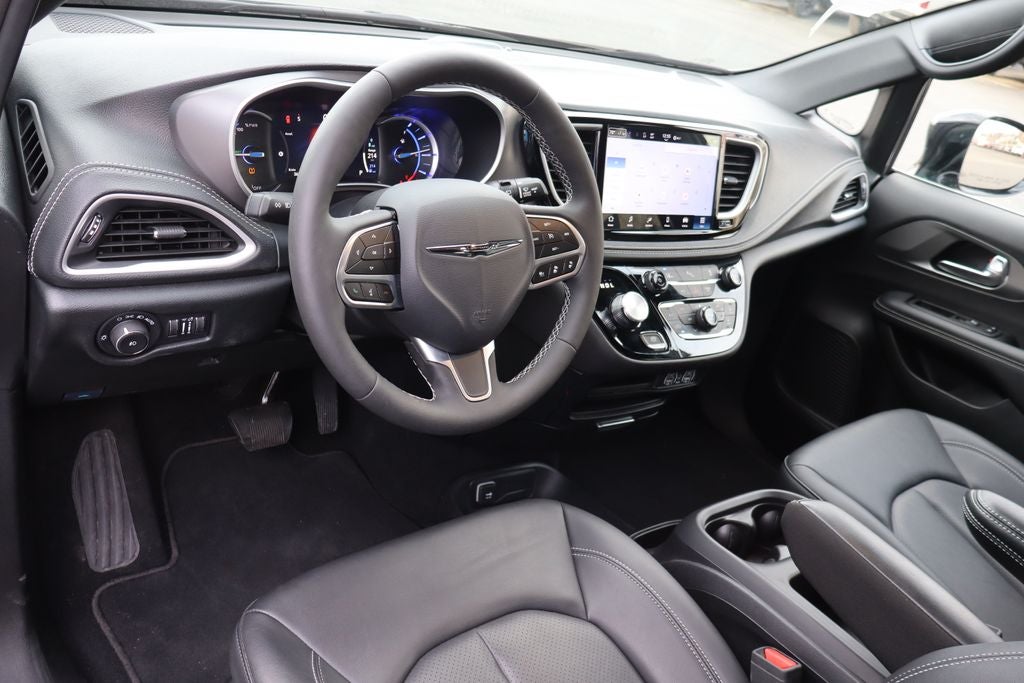 2025 Chrysler Pacifica Hybrid Select
