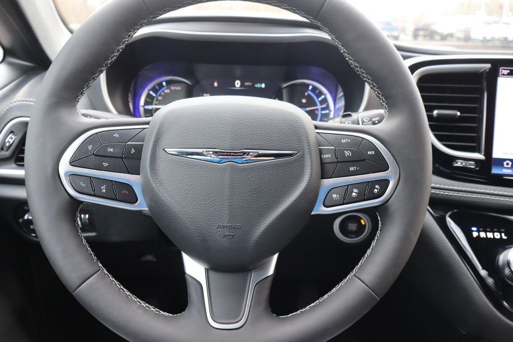 2025 Chrysler Pacifica Hybrid Select