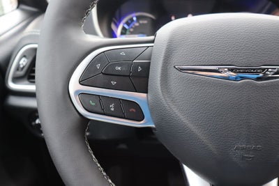 2025 Chrysler Pacifica Hybrid Select